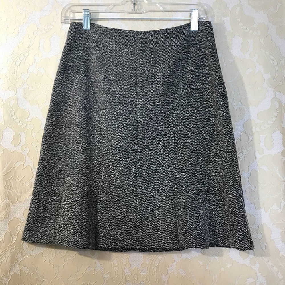 Pretty skirt with slightly pleated bottom